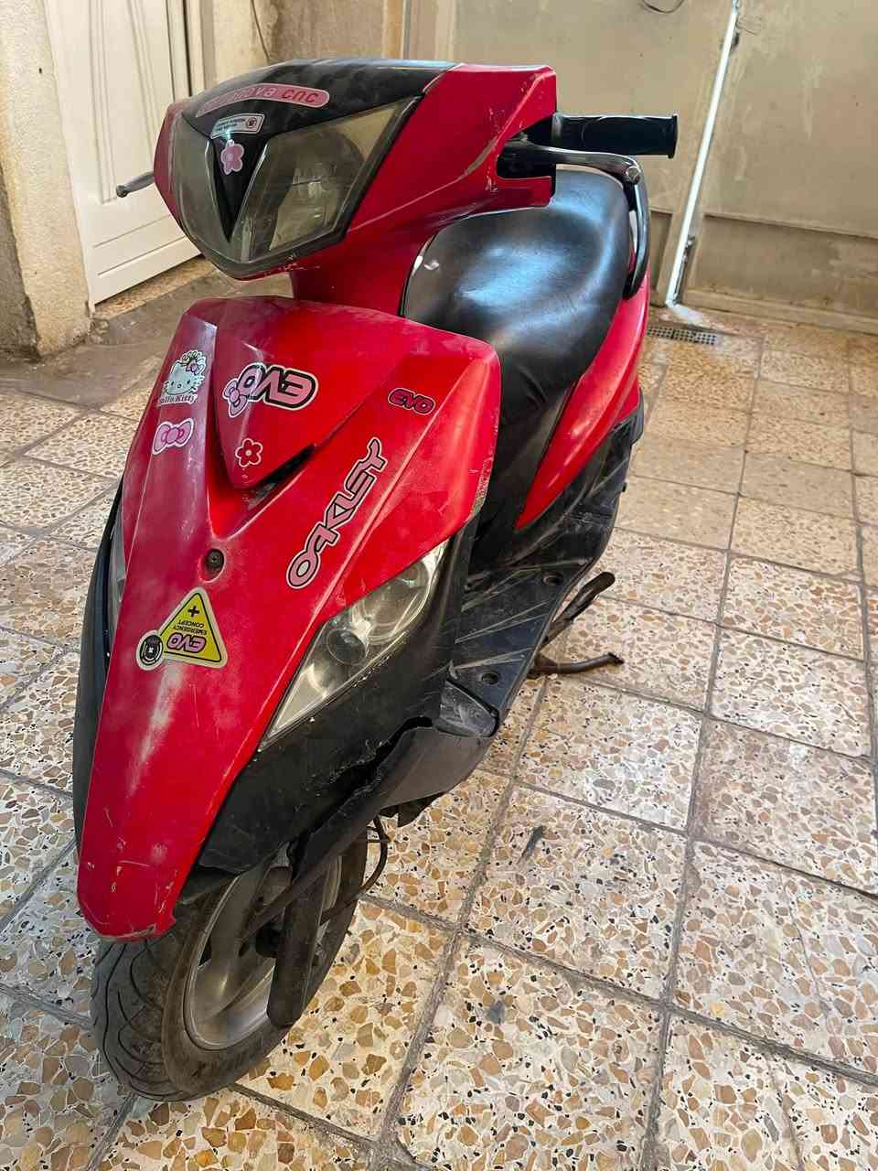 سلام عليكم دراجه ماكس ثعلب 140لبييع دراجه بيها حادث نكلب بيها  اخوي واريد ابيعها دراجه تشتغل مابيها شيء الباتري تعبان  بيها نقص قبق مال هندر تفلش والكفر بالصور هم كلشي يشتغل بالدراجه لايت كهرباء وينردلها كلج امامي السعر 300وبيها مجال مكاني الشماعية واتساب ***********
