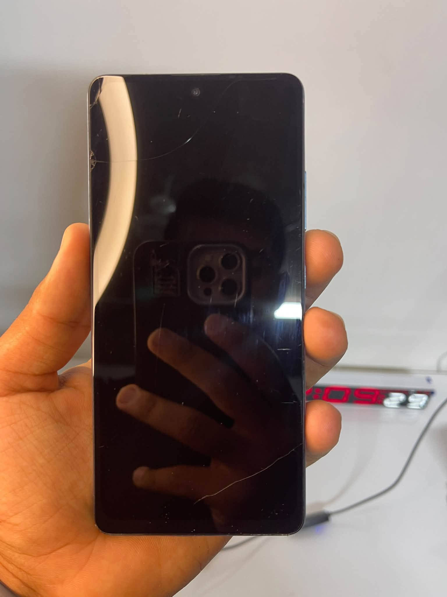 سلام عليكم للبيع POCO X5 Pro 5G وحش العاب سعر 250
في جميع العاب مواصفات الجهاز :

معالجه snapdragon 778G 5G

جهاز قوي يشغل 90 فريم ب بوبجي 

حجم البطاريه 5000 

ذاكرة الجهاز 256G وحجم الرام 8G 

الشاشه : 6.67 بوصة AMOLED

معدل تحديث الشاشه 120H

الكاميرا الخلفيه 108MP + 8MP واسعة + 2MP 

مبدل فقط الشاشه نوعيه كلش راقيه اخت الوكاله 

الجهاز ويا شاحنه وكفر وكارتونه وسماعه اير بود 

مكاني البصره كرمة علي 

***********
