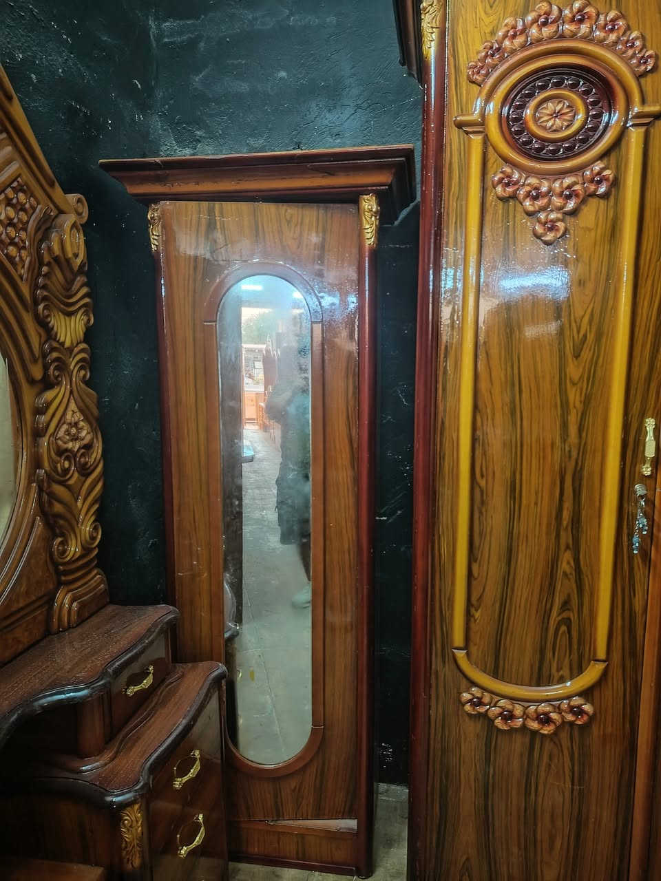 غرفة ٦باب محلق اخت الجديدة مابيها اي ضرر خارج داخل صاج مكان بغداد فلكة حي النصر يوجد توصيل ***********سعر ٧٥٠

