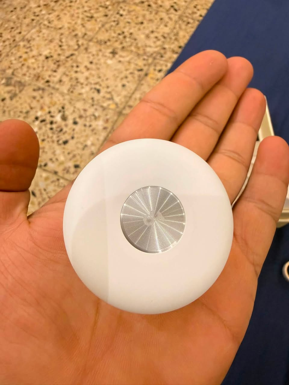 صندوق منتج من علامة Femometer التجارية، والتي غالبًا ما تقدم أجهزة لتتبع الخصوبة والصحة.قد يحتوي هذا الصندوق المحدد على مجموعة قياس لمقاسات الخواتم الذكية (Smart Ring Sizing Kit) من نفس العلامة التجارية.تصميم الصندوق أبيض بسيط ويحمل شعار الشركة في المنتصف. السعر 15 الف 
‏العنوان بغداد مدينة الصدر 
رقم الهاتف ‎***********
