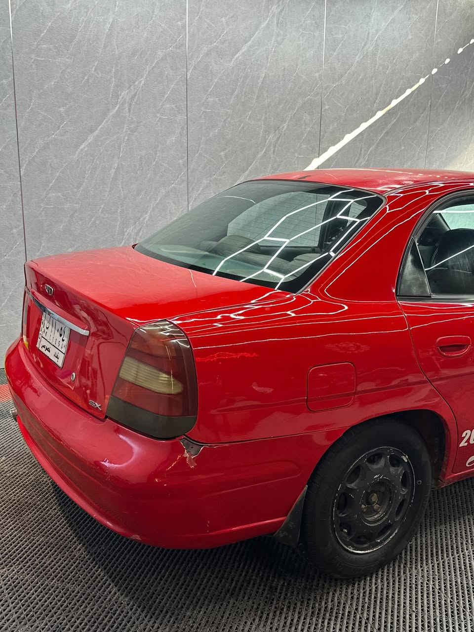 موديل 2000 محرك 1600
دايو نوبيرا 2 
السعر .40 
محرك  ممتاز كير ممتاز شاده مال حاوية من محمد رديف  .  
صبغ حزام  
بيه طخة بالچاملغ الأيسر واضح بالصور 
واعتقد بيه طخة بالبچم لان البدنة بيه تصليح مااعرف لان اني من اخذت السيارة هي هيچ يعني مو عندي . لكن لغود وشواصي بلادية مابيه اي شي 

لون احمر الوحيدة بالعراق 
بطارية جديدة 
طخم تاير.... منظومة بانزين جديدة .
جوينات منظومة ماء جديدة 
تبريد ثلج
قايش تايمن كيس ورولات جديد وقايش داينموا 
فتح كيس وتنظيف فلتر اويل بم . 
يعني ادامة كاملة لان اني استخدمه 

صدر ممتاز 
داخل نظيف  
سنوية لحد 27 
السيارة استخدام شخصي بسيط . 
يعني السيارة جاهزة ماتصرف عليه شي 
السعر 40 
واني ما متوازي على بيعتها. والي تصير من نصيبه اهم شي عندي التحويل . يعني تحويل مباشر . السيارة باسمي . 
واعتذر عن إطالة الكلام لكن حتى كلشي يكون واضح . وهي سيارة موديل 2000 ماتسوى المخاجل . 
مكان السيارة بغداد بسمايا. 
اي شي تحب تستفسر هذا رقمي 
***********
