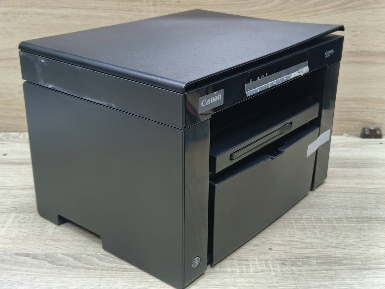 طابعة كانون موديل MF3010 اسود وابيض مستعمل بحالة ممتازة سعر الحبر 10 الف تكبع 1600 نسخه نوع الحبر باودر سرعة طابعة 18 ورقة بالدقيقة وجه واحد استنساخ طباعة سكنر 🚦سعر الطابعة 140 الف 🚦مع كاترج جديد بداخلها وكيبل كهرباء وكيبل كومبيوتر وقرص تعريف نسبة نظافة الجهاز 90% بضمان تشغيل وفحص
للطلب *********** - ***********
يوجد توصيل لكل المحافظات. 
#الصفوة
#طابعتي
