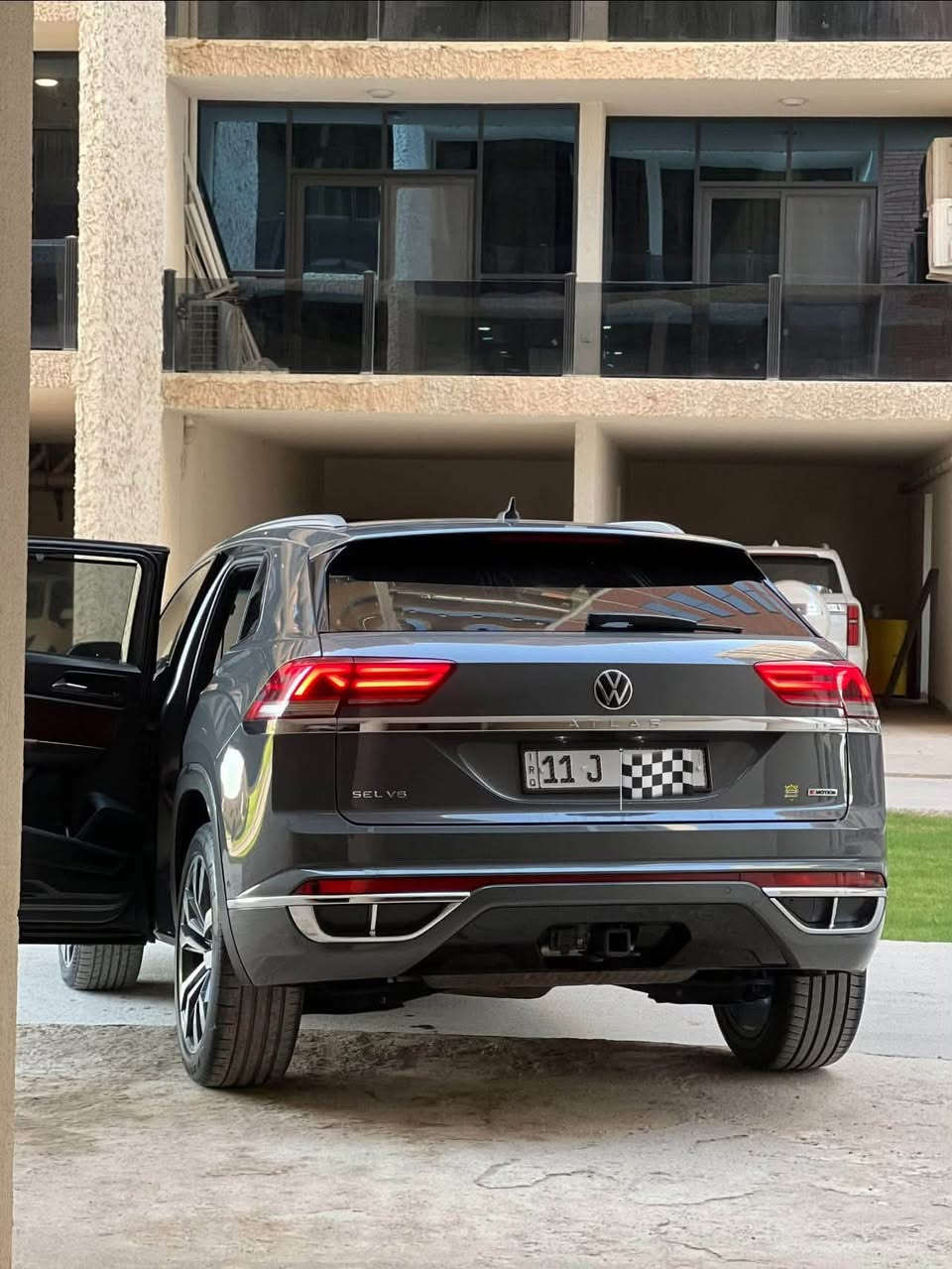 🚘 للبيع فولكسفاغن أطلس كروس سبورت 2022 – Premium R-Line 🔥
✨ الموديل: Volkswagen Atlas 2022

⭐ الفئة: Premium R-Line

💪 المحرك: 6 سلندر 3.6L

❤️ الداخلية: أحمر – سبورت وفخمة

🚙 الدفع: 4×4

🔥 مواصفات عالية وتجهيزات Premium

📌 السيارة نظيفة ومحافظة

💰 السعر: يحدد عند الاتصال

📍 الموقع: بغداد - العرصات 

⭕️السيارة كفالة عامه من البارد والصبغ والتبديل 

حادثه من امريكا غرق لبدايه الباب وكل الكهربائيات وكلشي بيها على الكفالة والشركة نظافة زيرو ومرفق صورة امريكا حد الماء 

📞 للاستفسار والتواصل:

***********

🔑 السيارة مناسبة للعائلة وللي يريد سيارة قوية، واسعة وفخمة بنفس الوقت.

للجادين فقط.
