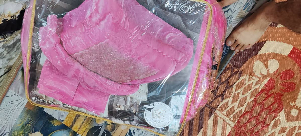 السلام عليكم اغراض منزل للبيع ميز جربايه عدد 2 وميز بلازه وزاويه ونزله عرس ونزله ثانيه وصوبه كهربائيه شغاله وتيبلام عدد 2 شغالات وساعه ستزن ياباني شغاله والطباخ شغال 3 عيون رايدهن ب 250 وبيهن مجال وهذا رقمي *********** مكان ام الكبر والغزلان
