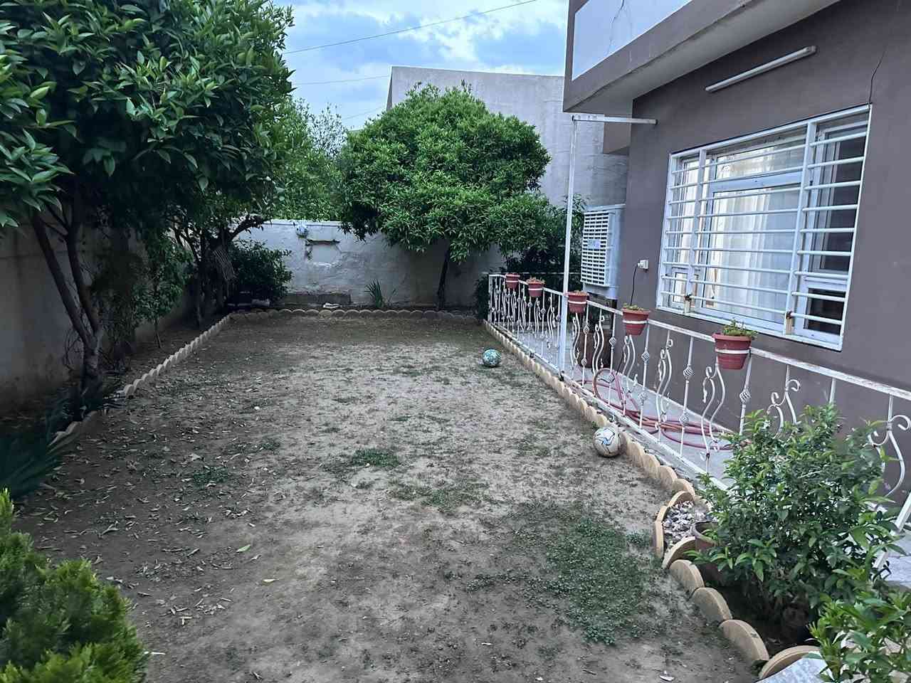 عقار للبيع من :
🔴عروض مكتب (( العلاف لتجارة العقارات ))🌟
🏠دار للبيع مساحة 300 متر الواجهة 15 متر 

🛑طابقين بناء قديم بحساب ارض 🌀

1️⃣الطابق الاول : غرفة نوم + هول + استقبال + مطبخ كراج + صحيات 🚾

2️⃣الطابق الثاني : ثلاثة غرف نوم + هول + بلكونة +  سطح + مخزن + صحيات 🚾

📄سند سكني ملك صرف / شرط القرآر التمليك والتحويل 

❌لانتعامل برفع سعر العقار عن سعرة الآصلي نجمع البايع بالمشتري مباشرتأ _ لا نوقف البيعة بخلاف عن الدالية

🛑موقع مميز جداً 💥

🌍الموقع / حي النور  قرب (( جامع المصطفى أو خلف المشتاتل 🌴))

🔴يقع على شارع 15 متر تبليط 💠

للاستفسار 

⏮️مراجعة مكتب العلاف لتجارة العقارات 🌟

أو الاتصال 

☎️ أسيا ***********

أو

 ☎️ كورك ***********

⏪️مع العلاف للعقار استثمارك في آمان ⭐️

🌐عنوان المكتب / الموصل _ حي الزراعي قرب جسر السويس 🔥

📌نستقبل عقاراتكم وطلباتكم العقارية .
