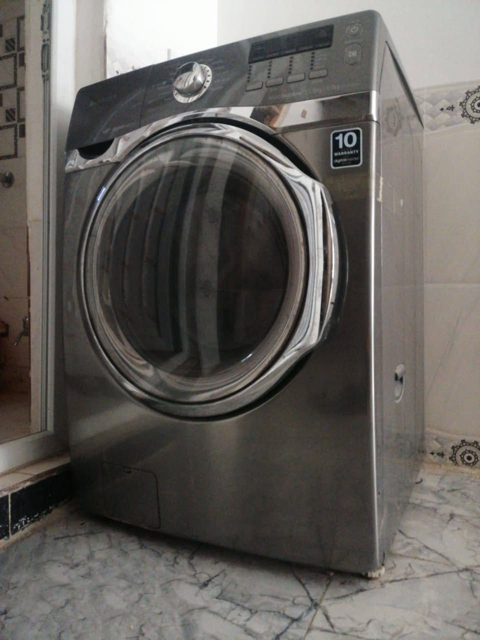 غسالة للبيع تخبل السعر 750 وبيهة مجال لتواصل واتساب ***********
الشركة: Samsung
‏الموديل: WD1172XVM
‏الرقم الكامل للموديل: WD1172XVM/XSG
‏الجهد الكهربائي: 220–240 فولت، 50 هرتز
‏القدرة الكهربائية: 2200–2400 واط
‏درجة الحماية: IPX4
‏بلد الصنع: كوريا (Made in Korea)
‏موديل Samsung WD1172XVM/XSG سعته:
‏سعة الغسيل: 17 كغم
‏سعة التجفيف: 7.5 كغم �
‏Samsung ch +١
‏أي يمكنك غسل حتى 17 كيلو من الملابس الجافة في دورة الغسيل، أما عند استخدام التجفيف فلا تتجاوز 7.5 كيلو. �
