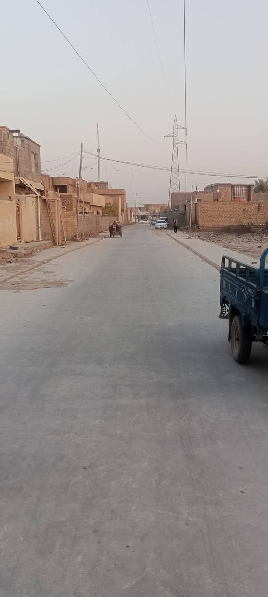 السلام عليكم هيكل للبيع بحي الجوادين شارع النفط مقابيل سيد السعار الهيكل يحتوي على ستقبال وصاله وغرفه نوم وصحيات مساحت الهيكل280 واجه 8ونزال 35 يبعد على الشارع الرئيسي 100 ومن ضمنه 1500 بلوكه مع رمل تك الاتصال على رقم ***********
