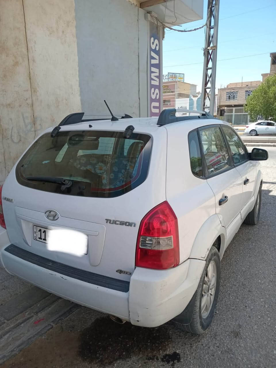 توسان ٢٠١٠ للبيع
خليجي محرك ٢٠٠ ، مكفولة من اي ضربة 
تبريد جديد ثلج 
مكينة جديدة نظيفة ، گير نظيف 
سيارة مصروف عليها وهواي امور ترتبت وجديدة 
رقم دولي بغداد باسمي (سنوية جديدة )
السعر ١٠٥ ورقة 
مكاني النجف ، للتواصل على الرقم ***********
