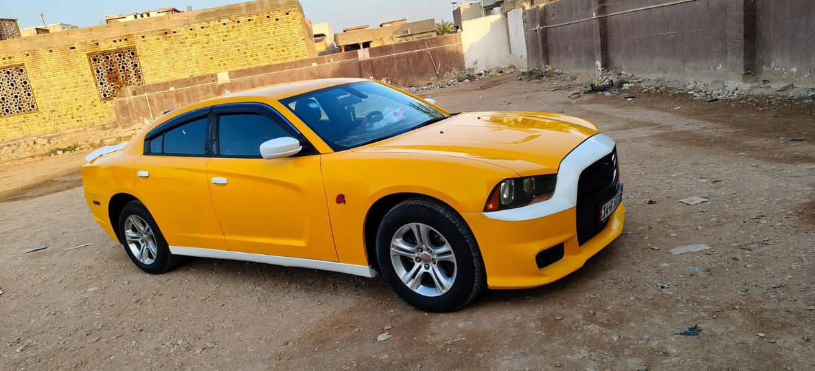 سلام عليكم من رخصة لادمن جارجر كندية موديل 12 رقم بصره انكليزلي سياره جديده  من ملاحضه وحداديه وكير تبريد ثلج مشط جديد دواخله كله جديده ملاحضه بيه فخذه السياره مكان السياره البصره راعيه يمي السعر 127 وبيه مجال للشراي سياره مثل الصوره واحله لاستفسار ***********
