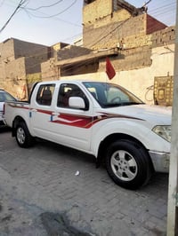 نيسان نيفارة للبيع 2015مكفولة كفالة عامة رقم بغداد انكليزي تخم تاير تب...