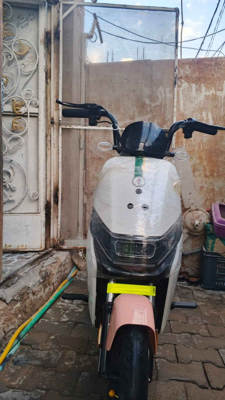 دراجه شحن للبيع...
شركه GT M5
لون ابيض وبصلي .
 الدراجه جديده .
..
المواصفات شاشه لدى امامي عالي ناصي لدى الوان بلكفرات لد خلفي 
اشاره يمنى يسرى
دبل اشاره 
ويل حديد 
ملف حجم كبير 
.دبل امامي 
.دبل خلفي
.مريض يمنى يسرى 
.جك صفح *جك تعليك 
.دواسه رجلين خلفي
.دوليه رجلين امامي 
.شاحن موبايل 
.بطاريات عدد 5 حجم الكبير wenle
.سله حديد جديده مامشدوده 
.سويجات 2 بصمات 2
.هورن 
3 نمر بطيى وسريع 
.الدراجه جديده على الفحص مامتعوبه 
السعر 375 
وبيه مجال بسيط 
العنوان نجف حي المكرمه 
***********
