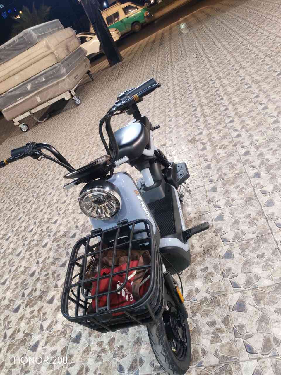 السلام عليكم عندي دراجه شحن الريان حجم 14 نظافه فول 100% سعر 425 العنوان بغداد. ***********
