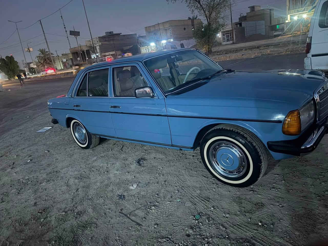 السلام عليكم مارسدس ابوجحيل انتيكه موديل84كيرومحركVVTكفاله عامه  رقم ديالى العنوان بغداد السعر 75وبيها مجال رقم الهاتف ***********

