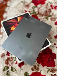 ايباد ١١ برو • ١٢٨ • شاشه مكسوره