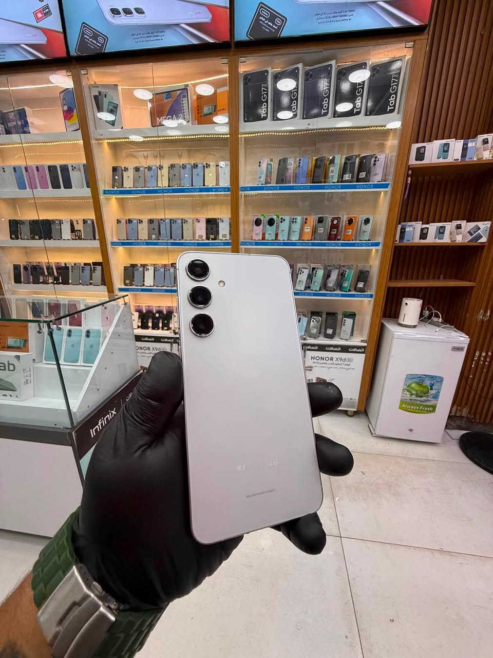 📱🔥 Samsung Galaxy S24 Plus 🔥
✨ ذاكرة 256GB
💎 مستعمل – حالة مرتبة
🚀 أداء قوي وسريع جداً
📸 كاميرات احترافية
🖥️ شاشة Dynamic AMOLED 2X بحجم 6.7”
🔋 بطارية 4900mAh

✅ الجهاز مفحوص وجاهز للاستخدام
🔥 فرصة حلوة للي يريد فلاجشب سامسونگ بسعر مناسب
📍 العنوان:
النجف الأشرف – شارع الغدير – فرات – مجاور السعبري

📞 للتواصل والاستفسار:
***********
