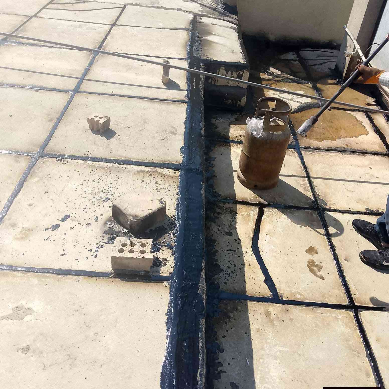علاج بيتك قبل المطر  🌧️🏠تعبت من الرطوبة والنزيز بالسطح؟ الماستيك القديم فطر وتعبان؟إحنا نوفرلك الحل الجذري وبأنسب الأسعار! 🛠️🔥 خدماتنا تشمل:قلع الماستيك القديم بالكامل وتنظيف الفواصل.صب مادة الماستيك والأنقاض الجديدة بمواصفات هندسية.  ومعالجة الخسوفات والمتكسر.عمل عازل الأوزكام الأصلي بضمان حقيقي.💼 شغل درجة أولى وبإشراف يرضيك قبل لا تدفع أي شي!📞 للحجز والاستفسار، اتصل بينا أو راسلنا واتساب على الرقم: ***********(توجد أسعار خاصة للمساحات الكبيرةمستعدون الكافة اعمال صيانة السطوح  زفت فلانكوت ماستك
