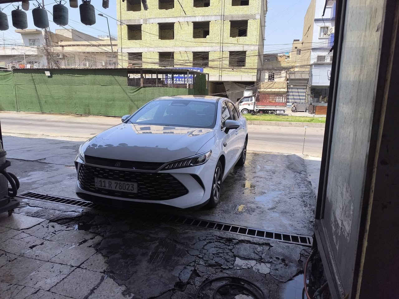 Byd qin plus. أعلى فئه ام 13 كاميرا و قياده ذاتيه
داخل زيتوني كشن كهرباء شاشه اكبر حجم 
السياره بحاله الشركه ابد مابيها نقص ولا ضرر 
ماشيه 29 حيل نضيفه السياره بيها شخط اصغر من طرف الاصبع و مكحل صورته موجوده بالمنشور ليش تأخذ بدون مواصفات بسعر عالي هاي الفول و بسعر 23.500.000 و بيها مجال عيوني للجميع 
***********

نص مكتوب في الصور:
- 07724922...