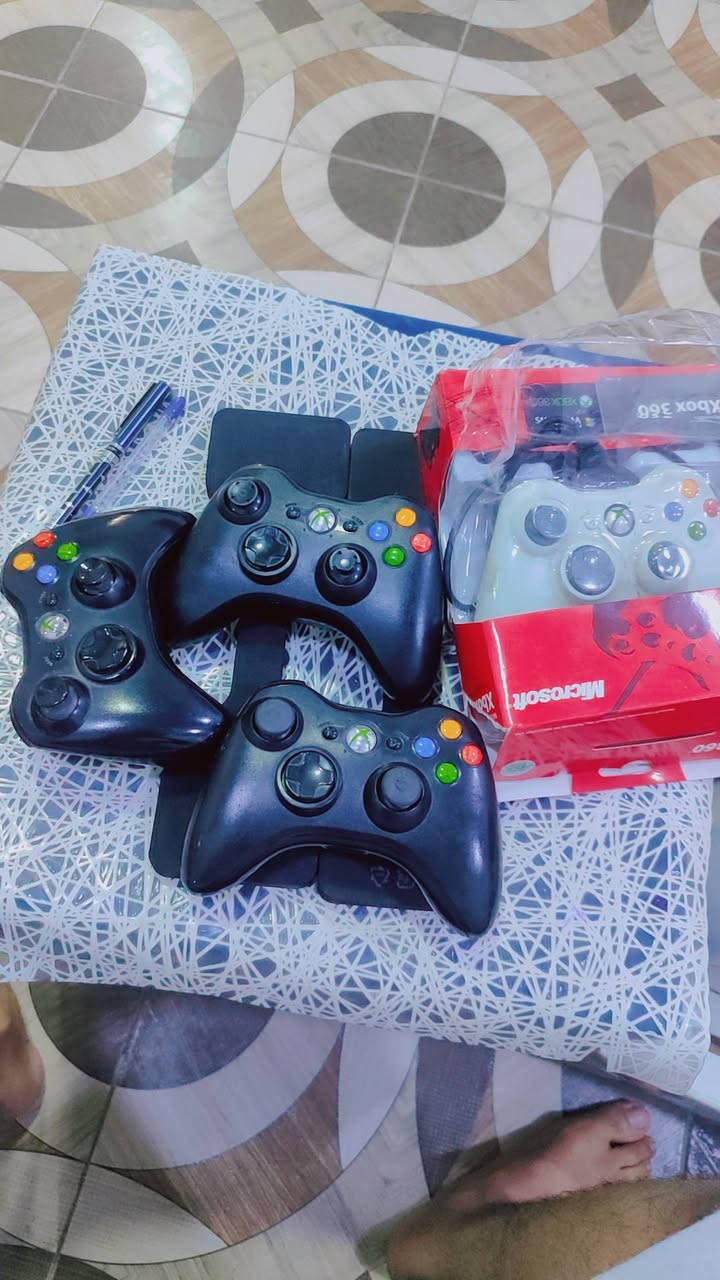 اكس بوكس 360
مع كافة ملحقاته اربع يدات هارد ثنين بي أكثر من 250لعبة
حتى سماعات موجودة سعره 110 بي مجال
***********

