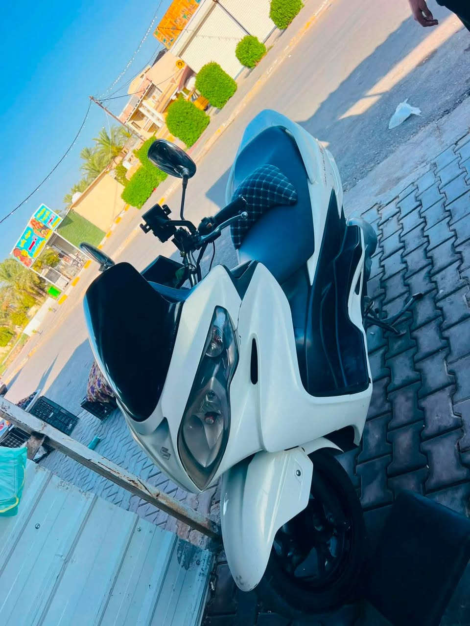 سلام عليكم دراجة سكاي ويف ربع بصمة دراجة كاملا ما نقصها برغي مكينه مكفولة كفاله عامة اي نقص مابيها مكينا جيب وياك الف فيتر اذا ممدود عليها سبانه تعوفها وتروح وتعال انطيكياها من باب البيت 
دبل بصمة دبل اسويج 
1/دراجة تدفئه يدات
2/جي بي اس 
٣/قياس فولتيه وشاحنت تلفون 
٤/شاشه امبي ثري 
٥/مكان جداحة 

دراجة تاخذها مذب عليها ربع جاهزة وخير من الله ما متواجد ع فيس شراي اتصل وسهلا ***********
