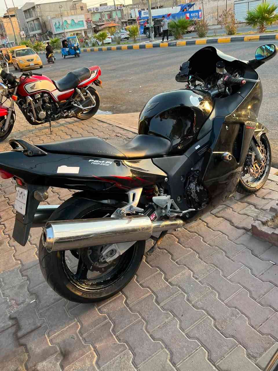 السلام عليكم هونده ١١٠٠ وميه دراجه جديده رقم بغداد طالعه من كلشي وكلاشي ماشيه ٣٢ دراجه جانت مضمومه السعر ٣٢ وبيه مجال 
*********** مكان دراجه العمارة
