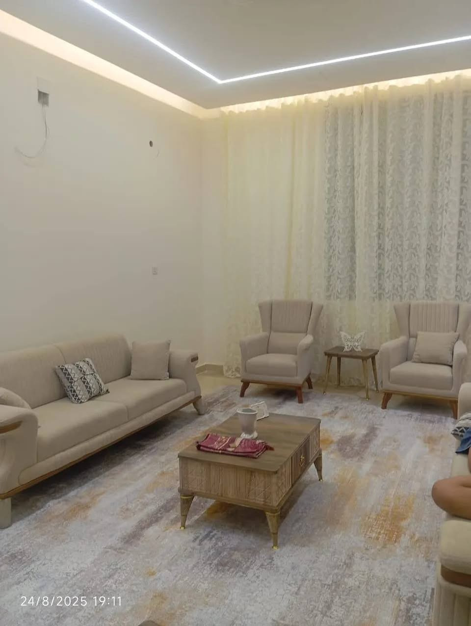🏠 دار للبيع – منطقة ياسين خريبط / الزون الأول
📍 الموقع: منطقة ياسين خريبط – الزون الأول، قرب حدائق ياسين خريبط
📐 المساحة: 200 م²
🏢 طابقين
🛏️ 6 غرف نوم
🛋️ صالة
🍳 مطبخ
🚿 صحيات
🛋️ استقبال
🚗 كراج
🛣️ شارع رئيسي بعرض 20 متر
🪑 الدار تُباع مع الأثاث بالكامل
💰 السعر: 650 مليون
📞 للاستفسار والاتصال:
***********
***********
