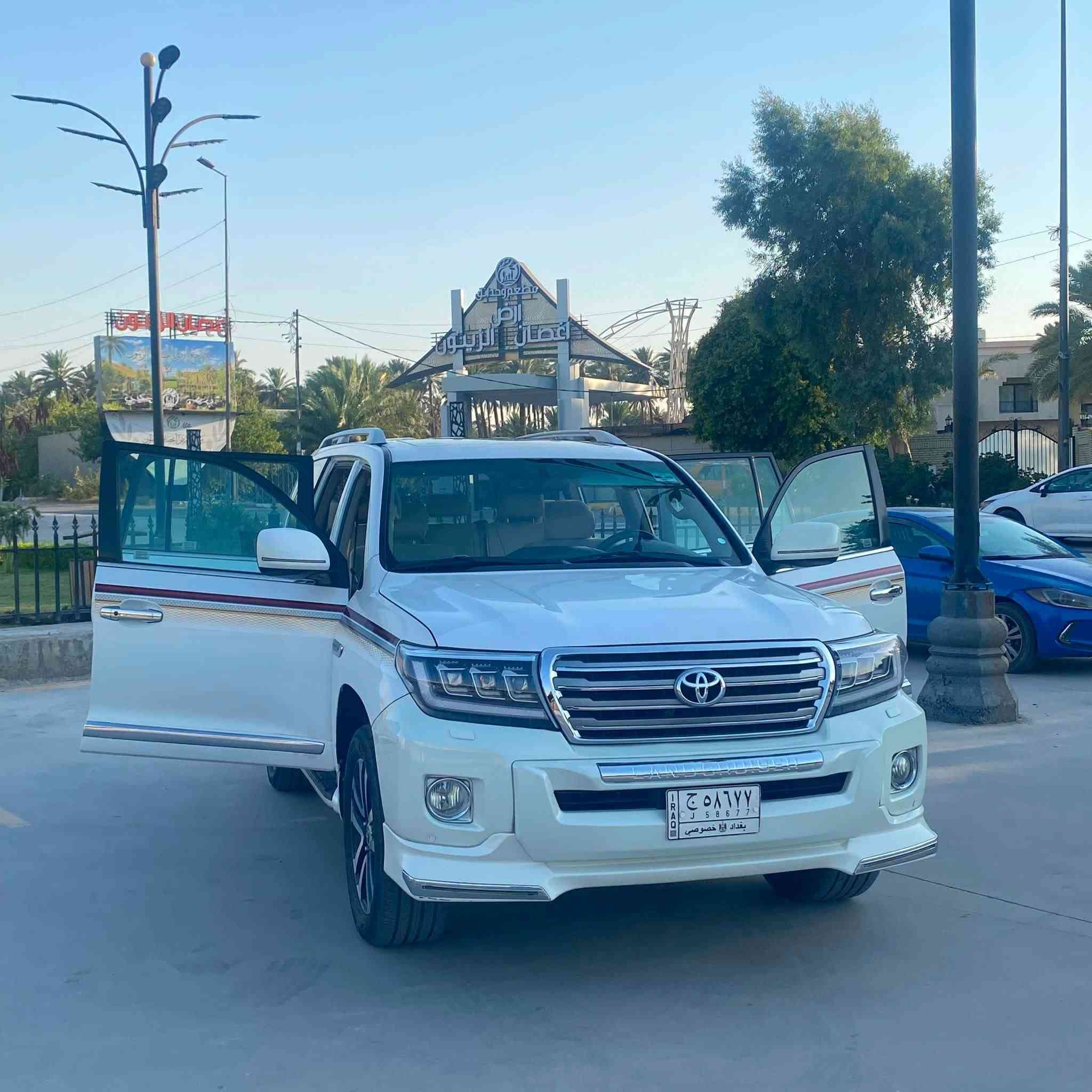 لاندكروز 2008 محدث 2015 تحديث درجه اولى 
رقم بغداد
السياره GXR 6 سلندر 
مواصفات GXR  المعروفه 
بصمه 
فتحه 
سلايد روف 
تحكمات ستيرن جهتين 
كروز سرعه 
كامره
السياره عليهه شاشه اندرويد ومازدات وبكلايتات تصميم لكزس اناره ترحيبيه واشاره متحركه بلمازدات والبكلايتات وترحيب بأبواب السياره وعليهه ويل كب مال موديل 2020 الويل ياباني اصلي✅ مو تجاري  وتخم تاير كلش نضيفات
سياره مصروف ومتعوب عليهه هواي واستخدام شخصي وبألف عافيه على الياخذهه مراح اتعبه ابد  وقبل اسبوعين مسويلهه حمام 
السياره كفاله كير مكينه شاصي لغد وبدون حادث السياره بيهه رشات صبغ ابيعلك مصبوغه حزام
السيار موقعهه بغداد
للأستفسار 
***********
السعر 25000$
