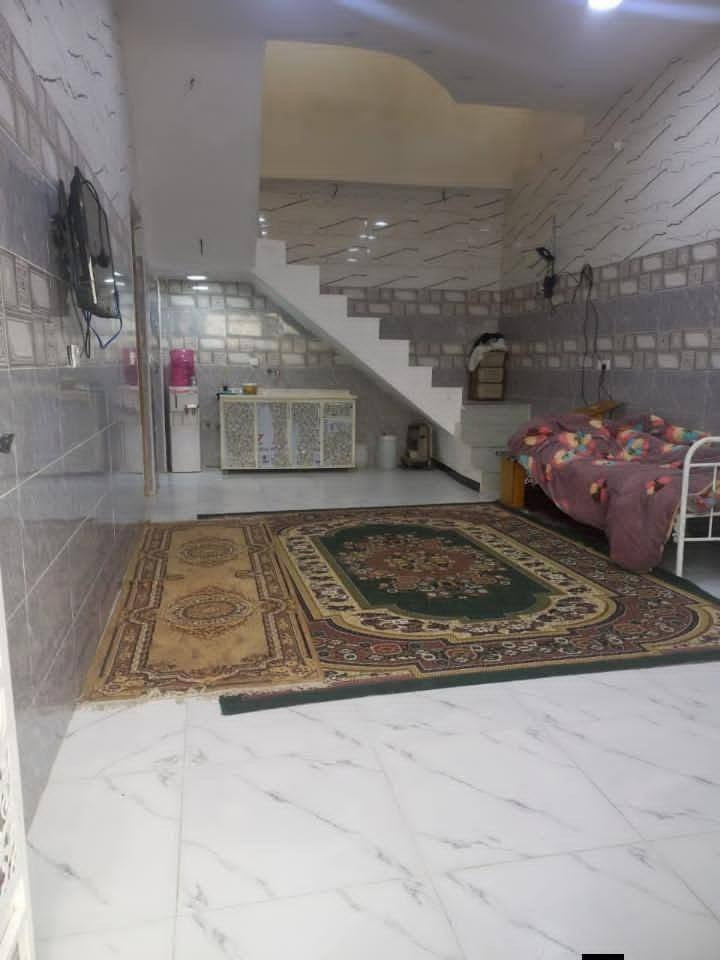 بلمتنبي • دار • ٩٠م