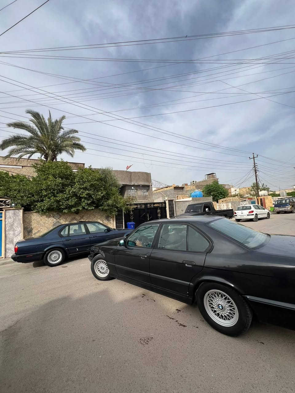 🚘 للبيع BMW 525i موديل 1992 - كير عادي
بدون صبغ 

إذا تدور على بي إم نظيفة وحقيقية، هاي فرصتك.

✅ بلادية من الدعامية للدعامية.
✅ على وضع الشركة، بدون صبغ وبدون حادث.
✅ بدون خياس وبدون أعطال مؤثرة.
✅ كاملة مكملة.
✅ مكينة بلادية مال شركة (لا تعمير ولا تبديل).
✅ كير خير الله.
✅ الصدر الأمامي والخلفي 100%.
✅ كهرباء بلادية كاملة مال شركة بدون تقطيع أو لعب.
✅ بطارية جديدة.
✅ غرفة 80%.
✅ السيارة كانت مضمومة سنين ومحافظ عليها.
✅ تبريد ثلج.
✅ ترايك بصرة.

⭐ والأجمل من هذا كله:
رقم بغداد جديد مميز (22440) يضيف إلها قيمة وهيبة.

🔧 الملاحظات بكل أمانة:

- بيها عطل بالسلايد فقط، وشغلته بسيطة جدًا.
- وتحتاج عينة وصينية كير فقط.

💰 السعر: 84 ورقة، وبيه مجال للطيبين بعد المعاينة.

📞 للاستفسار: ***********
