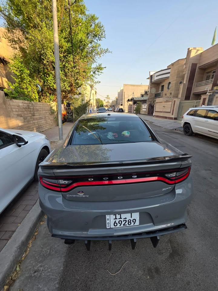 السلام عليكم للبيع فقط 
جارجر موديل 2018 خليجية sxt بلاص معروفة مواصفات البلاص-تشغيل عن بعد وفتحة وباقي المواصفات المعروفة 
السونار موجود وي الصور وكل التفاصيل موجودة بالصور والسونار ماشية(149) كيلو 
البنيد محدث والبنيد الاصلي مالتها موجود جديد تاخذة وي السيارة 
 مابيها نقص برغي كاملة للاخير 
السعر(21)ونص يعني 215 ورقة وبيها مجال 
العنوان بغداد العطيفية
للاستفسار ***********
