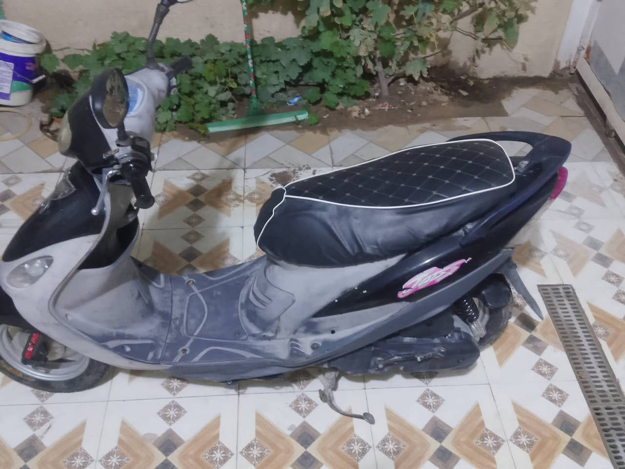 سلام عليكم دراجه للبيع ماكس منغولي محرك ما مفتوح كهربائيات كلها شغاله شاصي مكفول اي نقص مابيه سعرها 700 قفل بدون عمله مكاني كربلاء الاستفسار على رقم التالي ***********
