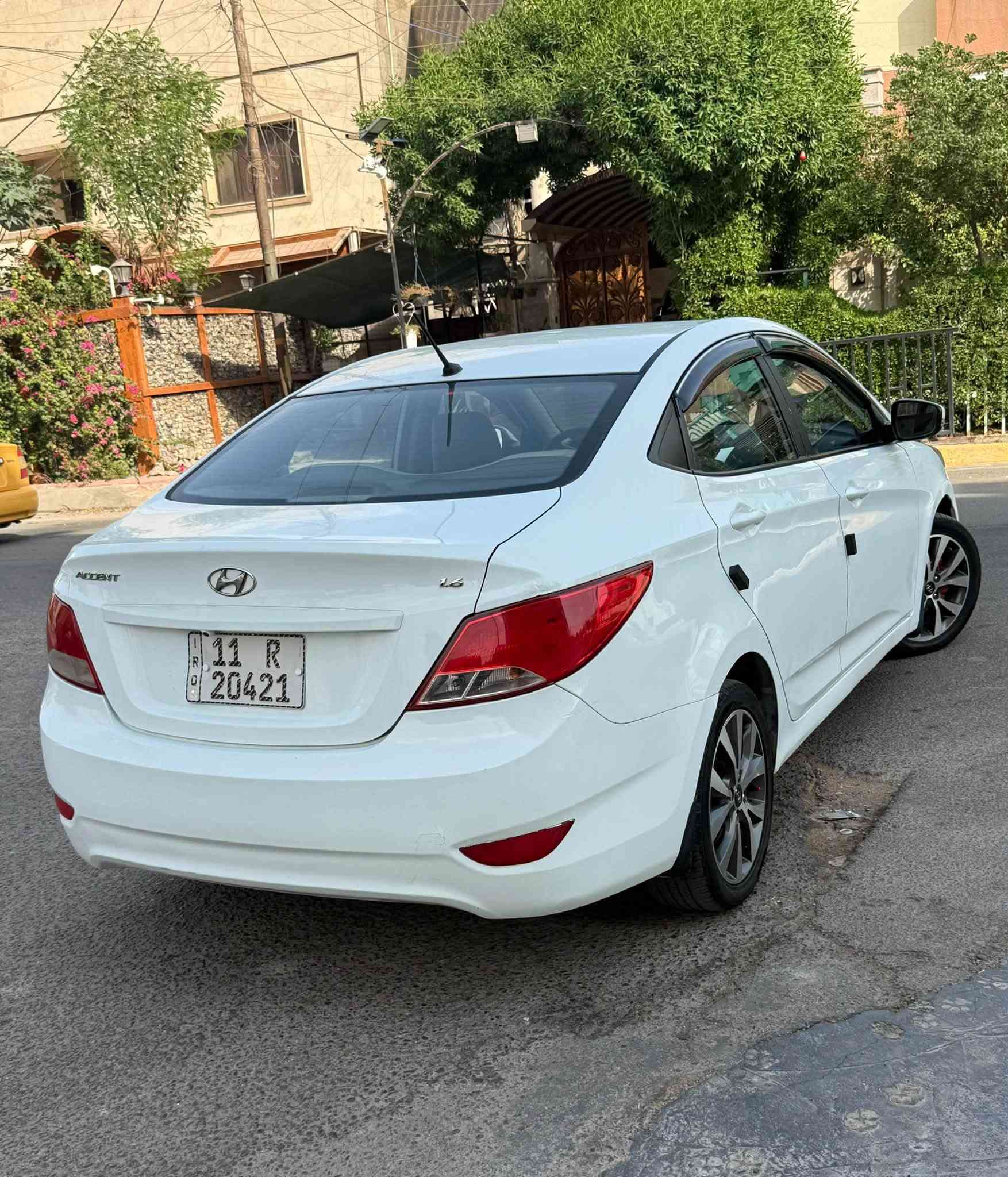 السلام عليكم
اكسنت 2016 خليجي
محرك 1600 دوش
كير at 
تبريد ثلج ❄️ 
صدر امامي جديد
صدر خلفي جديد
ماشيه 117km
تخم تاير جديد
فتحة سقف
نظام Eco
لايت زنون
اشاره بالمري
تحكمات ستيرن 
شاشه وكامره 
السياره فول ماعده البصمه
السياره حلوه ونضيف
بيها صبغ دوس وشويه بالباب
السونار داخل المنشور 
السعر 102وبيها مجال قليل 
البياع او تقاطع درويش
***********
