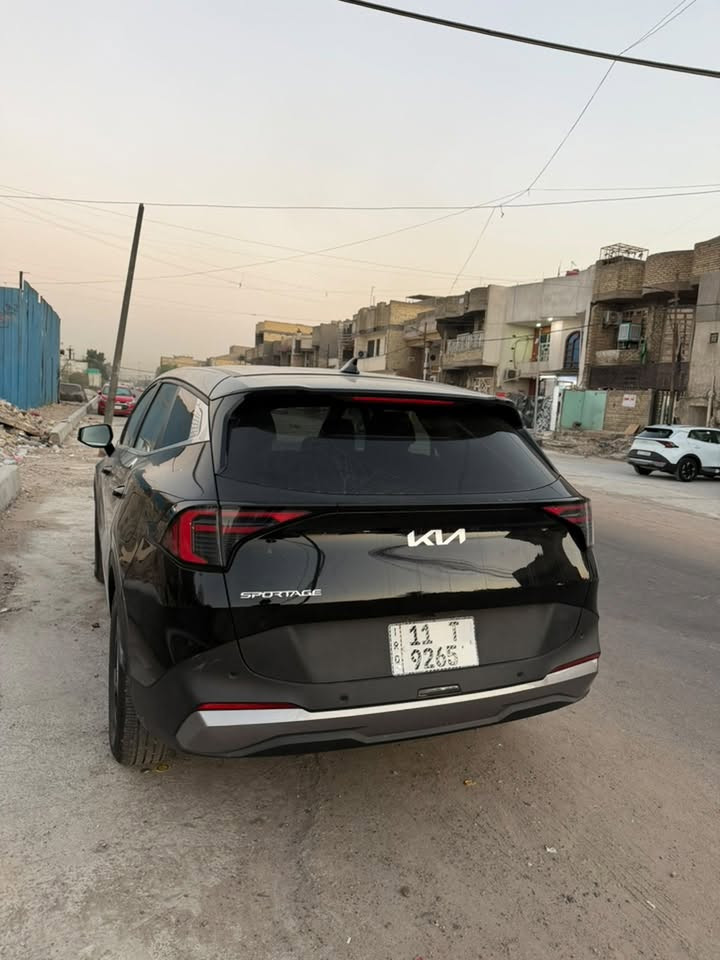 سبورتج 2026
ضربتها بنديد وجاملغ وشويا من الباب 
بيها كد شبر بل كماره ومرجعها بيبيار
شاصي لغد مابيهم شي 
ماشيه 13 الف 
جاهزه السياره بسمي 
السعر 172 وبيها مجال بسيط 
***********
مدينه الصدر

نص مكتوب في الصور:
- 74835653