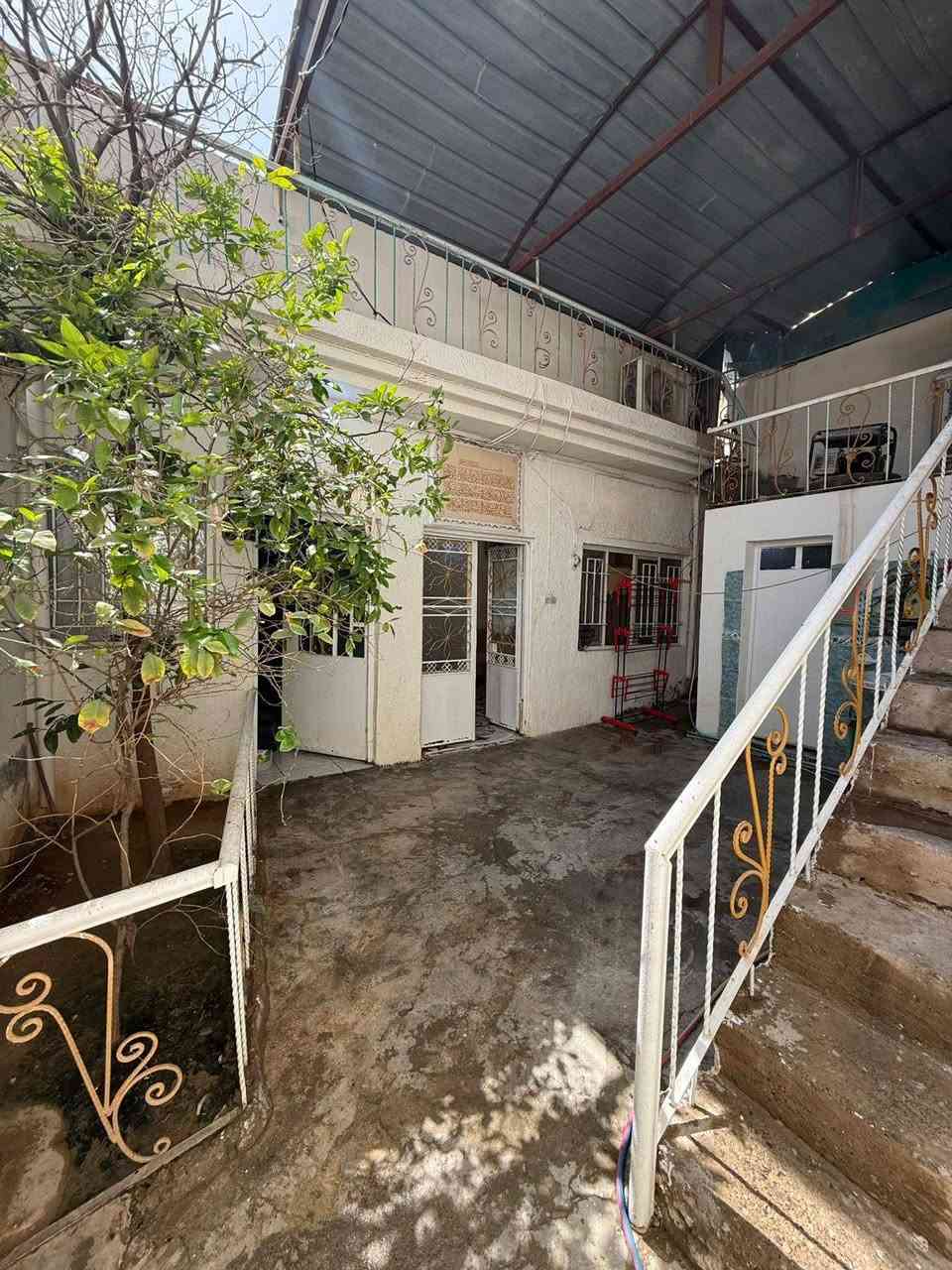 🏡 دار للبيع 
📐مساحة الدار : 110م 
🧾 جنس الدار: طابو ملك صرف 

✅ يتكون من استقبال  ، مطبخ ، غرفتين نوم، كراج 

✅ خدمات كاملة 

📍الموقع : بهرز ـ المنثر 

📞 للأستفسار : ***********
