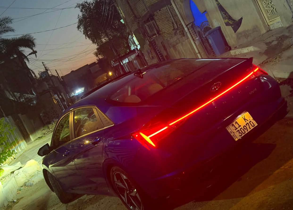🚘 للبيع – هيونداي إلنترا هايبرد 2023 | أعلى فئة (Full Option) وارد امريكي 

💰 السعر: 140 ورقة

📍 الموقع: بغداد – تقاطع دوريش، مدخل حي التراث

المواصفات:

* موديل 2023
* هايبرد (Hybrid)
* اللون: أزرق
* أعلى فئة (Full Option)
* ممشى: 33
* محرك 1.6 لتر بنزين + محرك كهربائي
* ناقل حركة أوتوماتيك DCT بـ 6 سرعات
* تشغيل بصمة (Smart Key) مع زر تشغيل
* مقاعد جلد كهربائية
* فتحة سقف
* شاشة عدادات رقمية
* شاشة معلومات وترفيه كبيرة
* Apple CarPlay وAndroid Auto
* كاميرا خلفية
* حساسات أمامية وخلفية
* مثبت سرعة
* مكيف أوتوماتيك
* شاحن لاسلكي
* تحكم كامل من المقود
* مصابيح LED
* جنوط ألمنيوم
* مرايا كهربائية قابلة للطي
* نظام المحافظة على المسار
* نظام التحذير من التصادم الأمامي
* مراقبة النقطة العمياء
* نظام مراقبة ضغط الإطارات (TPMS)
* نظام الثبات الإلكتروني (ESC)
* نظام ABS
* وسائد هوائية متعددة
* اقتصادية جداً باستهلاك الوقود
وهواي مواصفات بعد 

حادث السياره فقط قبق الصندوق 

📞 رقم الاتصال: ***********

📍 العنوان: بغداد – تقاطع دوريش، مدخل حي التراث.

السعر المطلوب: 140 ورقة ، والسيارة بحالة ممتازة، أعلى فئة، جاهزة للفحص والمعاينة
