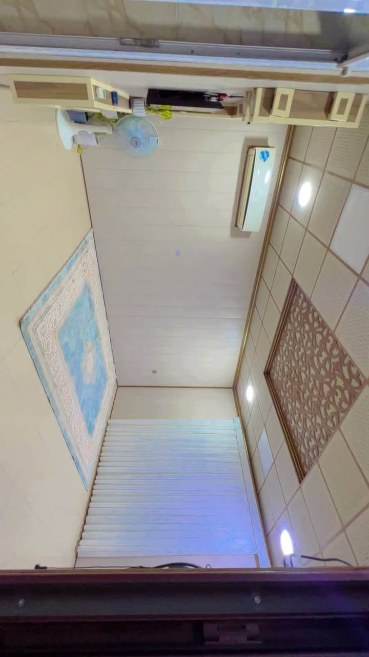السلام عليكم 

📍📍📍📍📍دار للبيع ١٢٠م 

📍📍📍📍طابو صرف شرط التحويل 

📍📍📍دارة كناره/قريب ع المدرسة

📍📍البيت ركن ☺️نظيف كله كاشي وسقف ثانوي 

📝طابق الارضي

-مطبخ 
-استقبال 
-هول داخلي 
-صحيات 

📝 طابق الثاني
 
-غرفتين نوم 

📍للاستفسار راسلو الصفحه

او اتصال ع رقم ***********📞📞
او زورو مكتبنا عقارات گلات🏛️
 في شارع الخدمي بدارة كوناره
