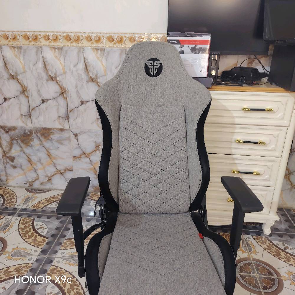 سلام عليكم يولد عدي كرسي فانتك اعلا فئة قماش اريد ابيعة سبب البيع بعت pc
سعرة بالموقع الرسمي 260.000
اني ابيع الك 190.000 ااستعمال 5اشهر ننضيف  كلش  والصور كدامكم ومخداتة موجودة وتوصيل عدي
يولد هاذة هاذا قماش مو قديفة يعني ماتعرك من تكعد علية فترات طويلة ومناسب للطوال
*********** اتصال أو وتساب