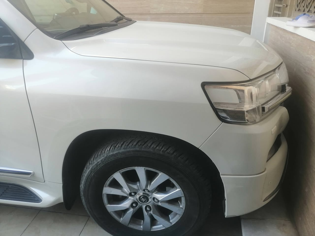 السلام عليكم لاندكروز 18 بريم ومعروفة مواصفات البريم ميحتاج اذكرها ستة سلندر محرك 4000 رقم بغداد بأسمي مكفولة كفالة عامة من الصبغ والتبديل والفتح ماشية 74 حقيقي مكان السيارة بغداد الغزالية 
للأستفسار اتصل لأن ممتواجد عالفيس *********** واتساب ***********
