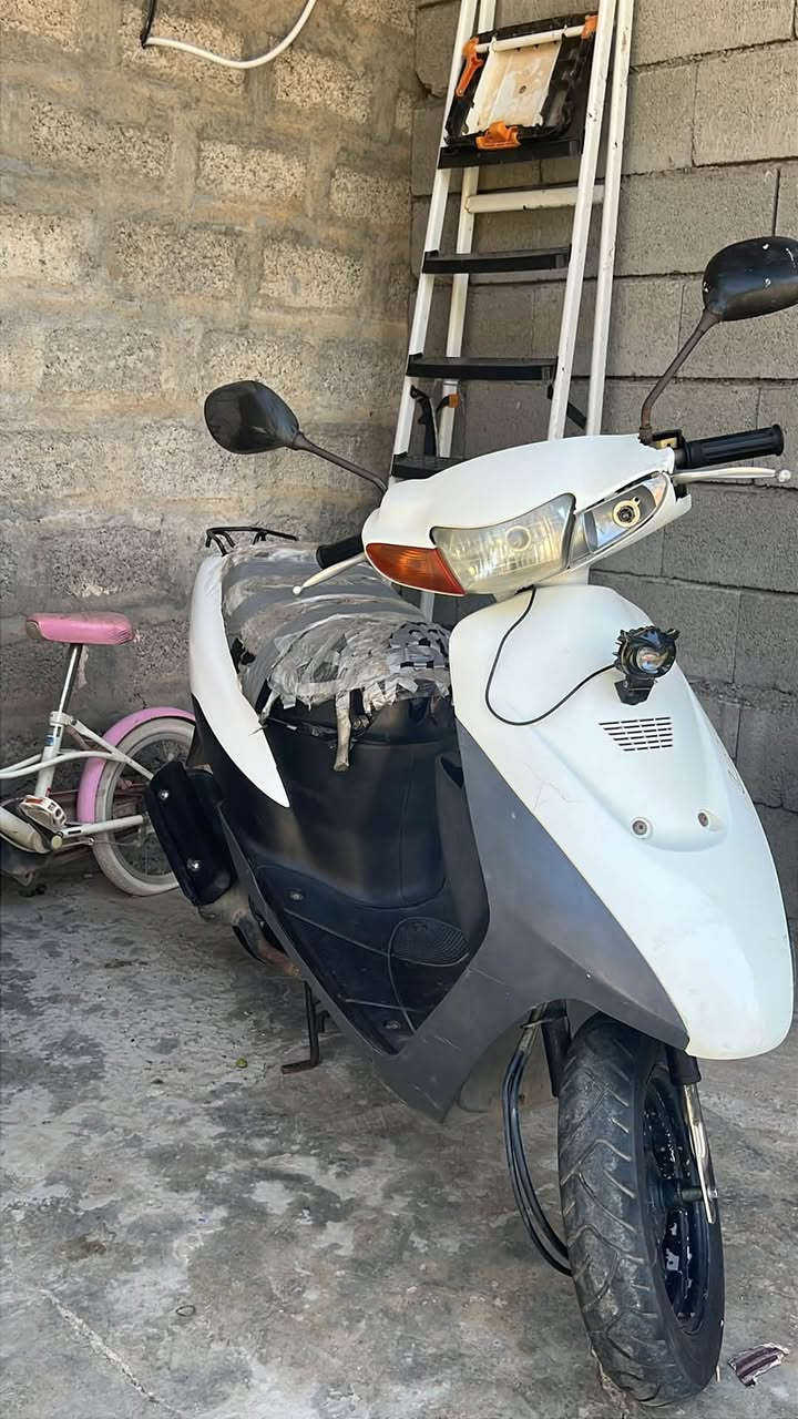 السلام عليكم للبيع والمراوس  ب شحن نضيف أو R9 أو H900
دراجه سوزوكي 
سرعه ٦٠
محرك مفتوح مره وحده عله ايدي شرط والاصليات موجودات 
تايرات جدد
كهربائيات شرط
شغال نكره سلف وهندر 
أشاره يمين يسار لايت عالي ناصي
كابريتر بلاديه 
صالنصه بلاديه
شاصي شرط
كفرات الشركه قبل سنه شتريتو جديد 
بريكات بلاديات 
ملاحظة عداد السرعه السيم مالو مكطو وهاذا الكسر البسيط ما مأثر 
كلو بلادي انطي شرط وكفاله 
السعر 350 وبي مجال المو شراي لا يكسر بل سعر 
الموطور نضيف وماعايزو برغي تجي تشغل وتطلع
مكاني صلاح الدين العلم خاص موجود وهاذا رقمي 
***********
