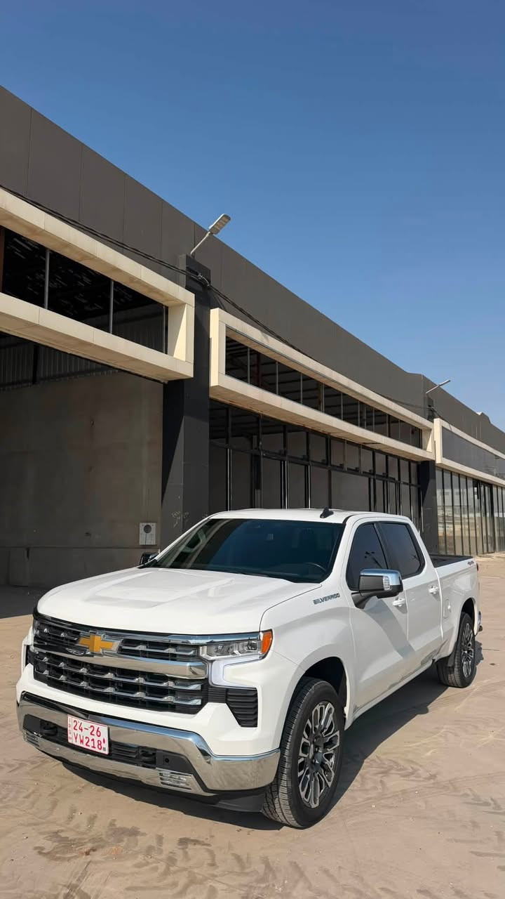 2024 CHEVROLET SILVERADO LT
اللون :- أبيض
الموديل :- 2024
سعة المحرك :- 5.3L بنزين V8
المسافه المقطوعه :66500 KM
مواصفات السيارة :- LT
دفع رباعي AWD 4*4
#الإضافات 
*   شاشه كبيره نفكيشن
* كير تعليق 
*   وَيْل دينالي
*   كاميرات محيطيه (360° )
*   تحكم سرعه
*  تحكم مسجل
*   كشاف
*   تشغيل عن بعد
*   بصمه
*   كراسي كهرباء
*   هاند بريك كهرباء
*   حساس أمامي وخلفي
*   تدفئة المقاعد
* الحادث حافة البوند صبغ والجاملغ الأمامي تعديل
* المكان موصل معارض الجديدة معرض RTR
* رقم التليفون ***********
