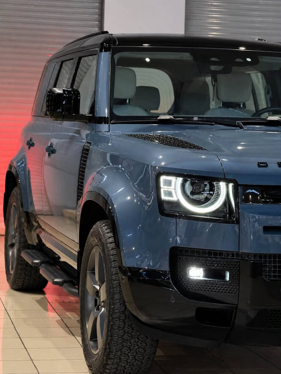 Land Rover Defender HSE X-Dynamic 2025
▪️وكالة سردار ضمان و مغلفة ppf بالكامل ضمان 10 سنوات
▪️ المحرك: 3.0 لتر، 6 سلندر تيربو مع نظام هايبرد خفيف (MHEV)
▪️ القوة: 400 حصان
▪️ العزم: 550 نيوتن متر
▪️ ناقل الحركة: أوتوماتيك 8 سرعات
▪️ نظام الدفع: رباعي دائم (AWD)
▪️ التسارع: 0 - 100 كم/س خلال 6.1 ثانية
▪️ شاشة معلومات وترفيه 13.1 إنج
▪️ نظام Meridian الصوتي
▪️ كاميرات 360°
▪️ حساسات أمامية وخلفية
▪️ سقف بانورامي
▪️ مقاعد جلد كهربائية مع ذاكرة
▪️ تبريد وتسخين للمقاعد
▪️ مقود متعدد الوظائف مع خاصية التسخين
▪️ Apple CarPlay وAndroid Auto لاسلكي
▪️ دخول ذكي وتشغيل بضغطة زر
▪️ إضاءات LED Matrix
▪️ تعليق هوائي إلكتروني
▪️ نظام Terrain Response 2
▪️ مراقبة النقطة العمياء
▪️ المحافظة على المسار
▪️ فرملة طوارئ تلقائية
▪️ باب خلفي كهربائي
▪️ جنوط رياضية
▪️ نظام تثبيت السرعة التكيفي
▪️ شاحن لاسلكي للهاتف
▪️ إضاءة داخلية محيطية (Ambient Light)

📞 ***********
