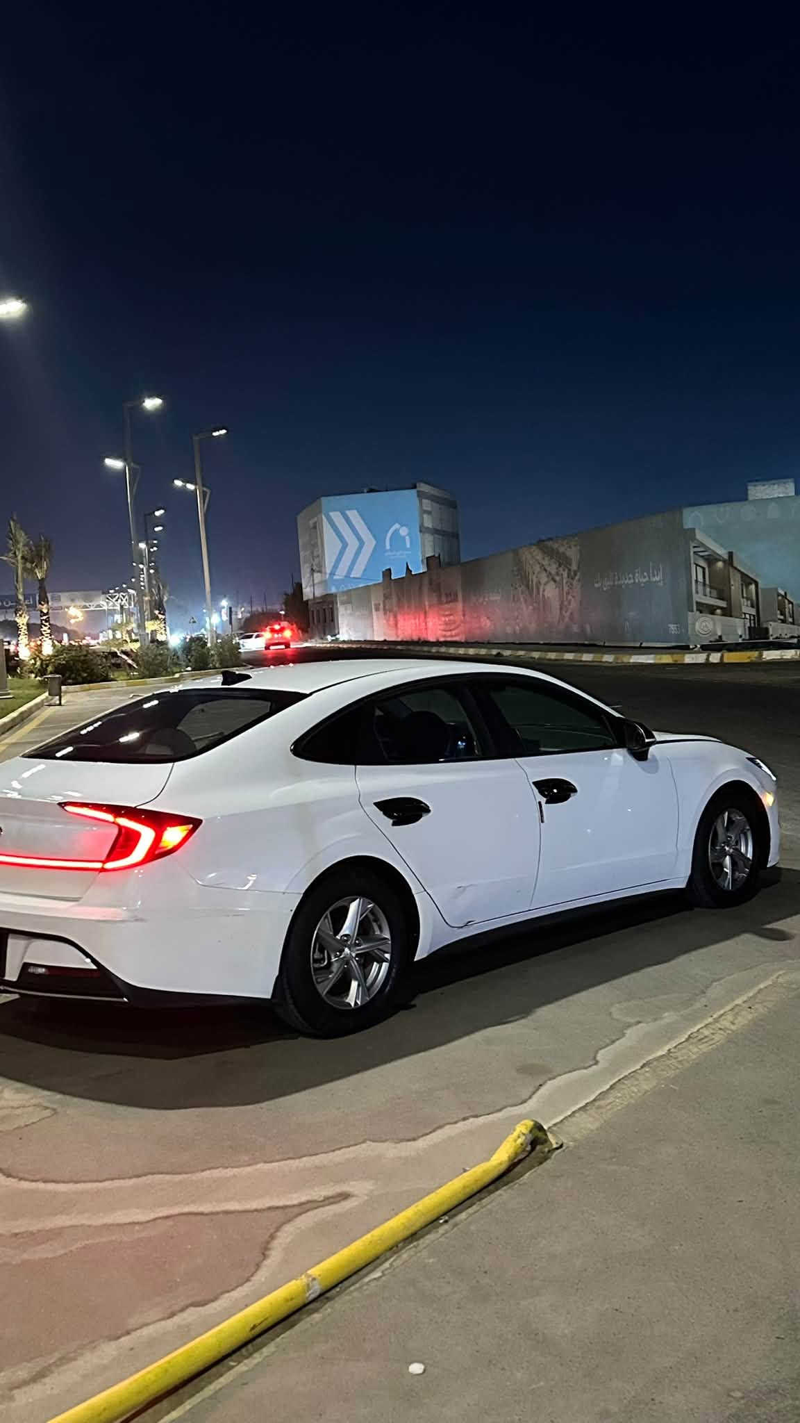 السلام عليكم 🫡(Hyundai Sonata)
للبيع او مراوس حسب القناعه 
مديل 2020 
المحرك:(2.5L GDI MPI DOHC) 4 سلندر  برغي ما مفتوح بيه 
كير AT 
8 نمر 
ماشيه 55 الف ميل 
المواصفات : 
اوتو هولد و Auto Stop
سايد برك بصمه 
رادار امامي خلفي 
تحديد مسار 
قياده اليه 
اربع مودات قياده CUSTOM /SPORT/NORMAL/SMART
اناره LED
كامره دوراه 
شاشه كبيره Apple CarPlay
تحكمات جهتين 
وبعد بيه هواي مواصفات  
والسونار موجود بالمنشور 
العنوان بغداد الغزاليه 
للستفسار رقم ***********
