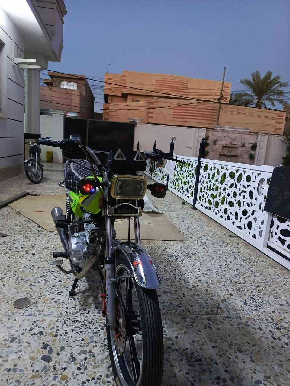 سلام عليكم دراجه موديل 23 نضيفه محركهه خير من الله انضف من الصوره  وبيهه  اوراق منفيس اصولي كهربائياتهه كامله شغاله صلف هندر رايدهه ب600 وبيهه مجال قليل  حك لجيه *********** ملاحضه لمو شراي لا يتعبني
