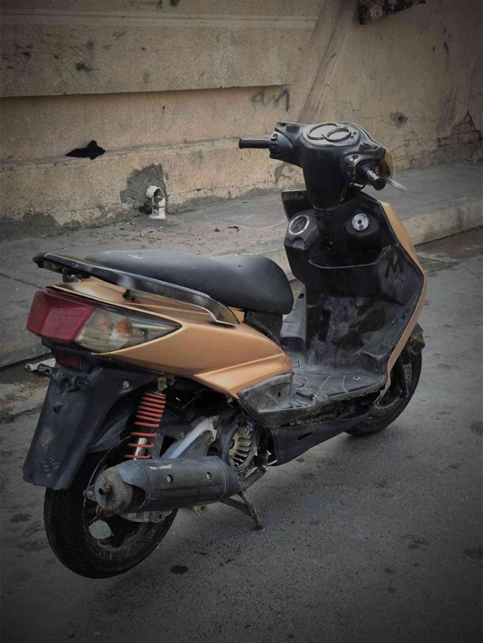 مرخصت الادمن
سكنس فحل 
كفرات ختم واحد كله 
نضافت كفرات ٧٥
دراجه مبدل بيه فقط زنجيل 
كهربئيات كله شغاله
نكره صلف 
تايرات جدد 
الدراجه نوزل 
سعر 550
او مراوس 
اتصل او واتساب ***********
اتصال ***********
