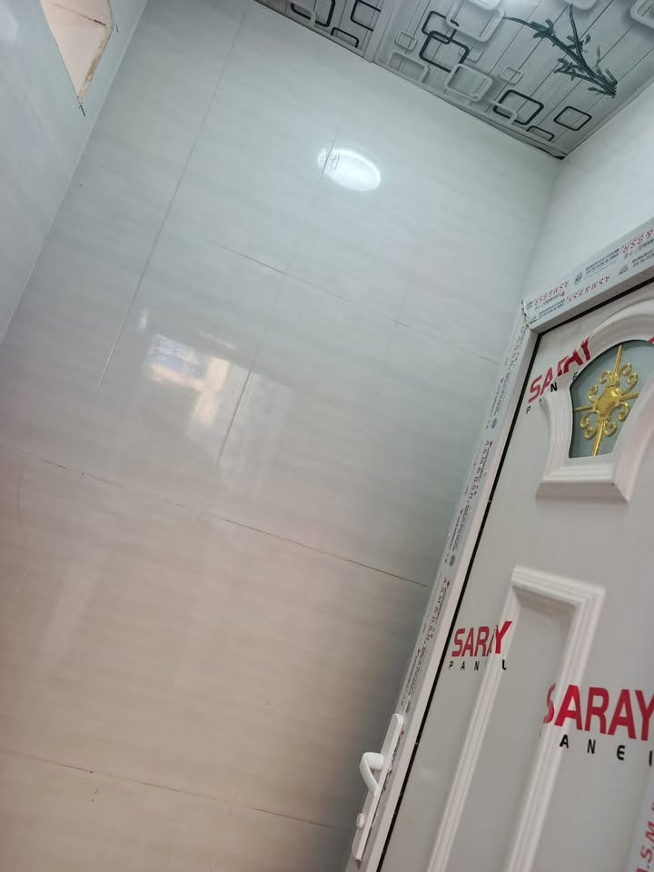 بيت للبيع بالسفينه بشارع حسينيه شريفه بنت الحسن مقابل كازينو ابن دنيف مساحة ١٠٠ م السعر ٧٥وبيه مجال للتواصل***********
