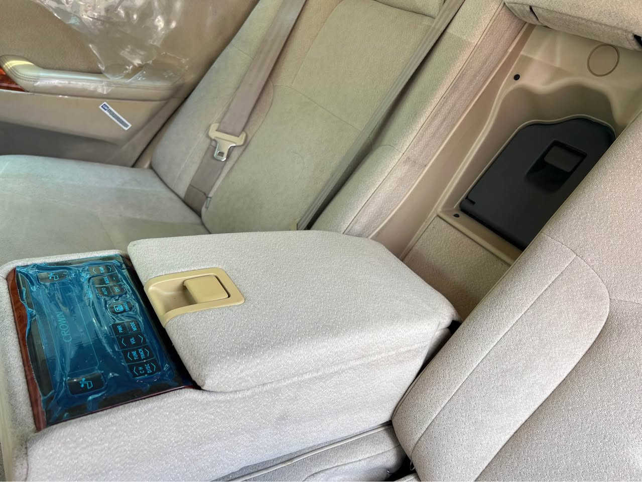 Toyota crown 2005GRS182
فول بەس سڵاید نیە پەردە ٣دوگمە ٤کوشن کارەبا سەلاجە تەبرید مەرکەزی سەیارەکە تا بڵێی جوان و پاکە ماڵی دۆستە سەیارەی مەعرەز نیە ماڵی خۆمە کامل سێرڤس کراوە نوقسانی نیە بۆیاخی نیە گێر و مەکینەو کارەبای و هەمو گیانی بەشەرت هەتا ٢ ساڵ زیاتر بەس لێی خورە بێ سەر ئێشە سەیارەکە کۆدە بەناوی خۆمەوەیە *********** السليمانية, العراق
