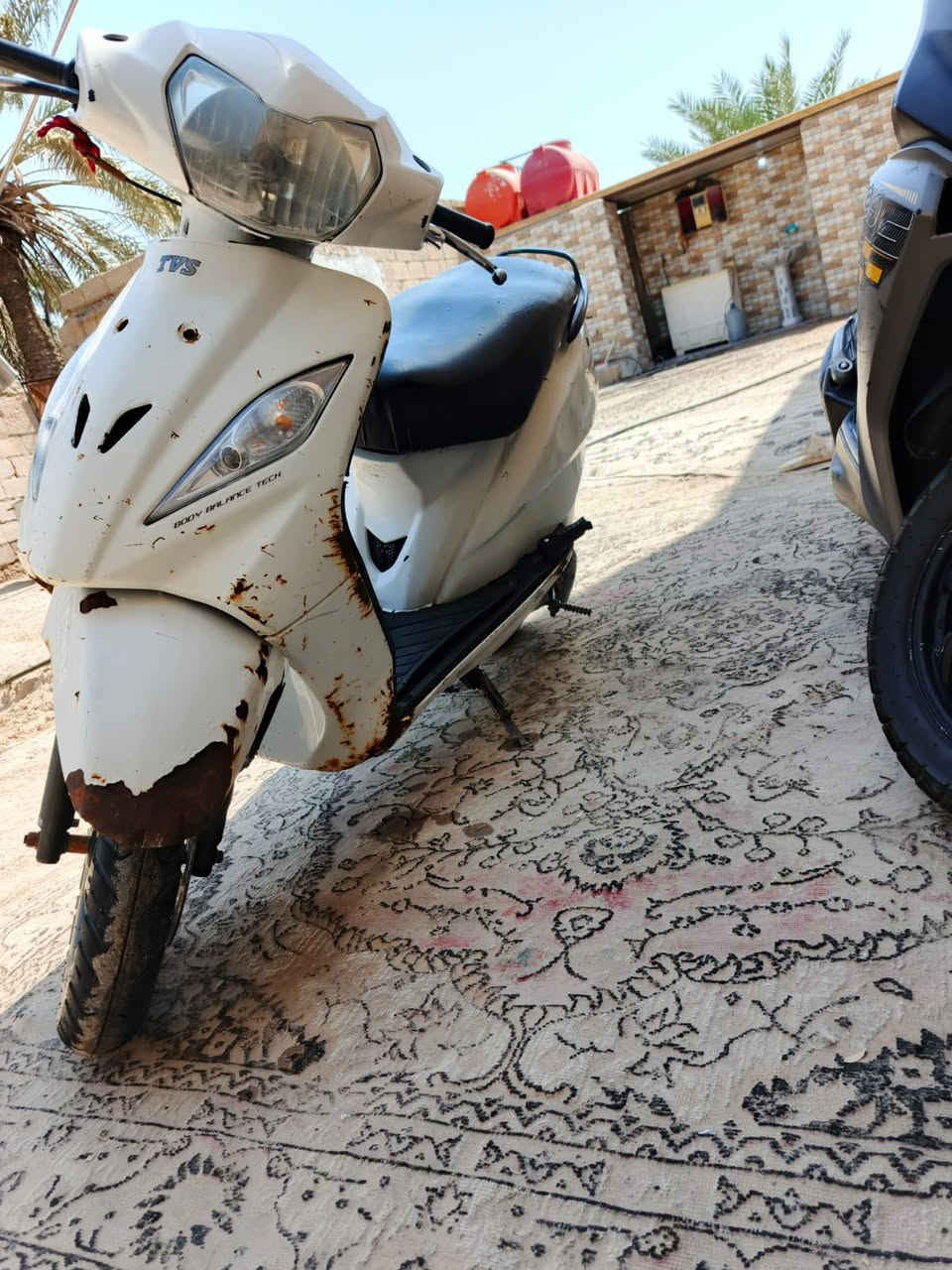 دراجه TVS ويكو هندي شغاله وين ما تريد دراجه قويه كفرات حديد كهربائيات كلها شغال عوزه ترتيبات بسيطه سعره 450وبيه مجال بسيط /***********
