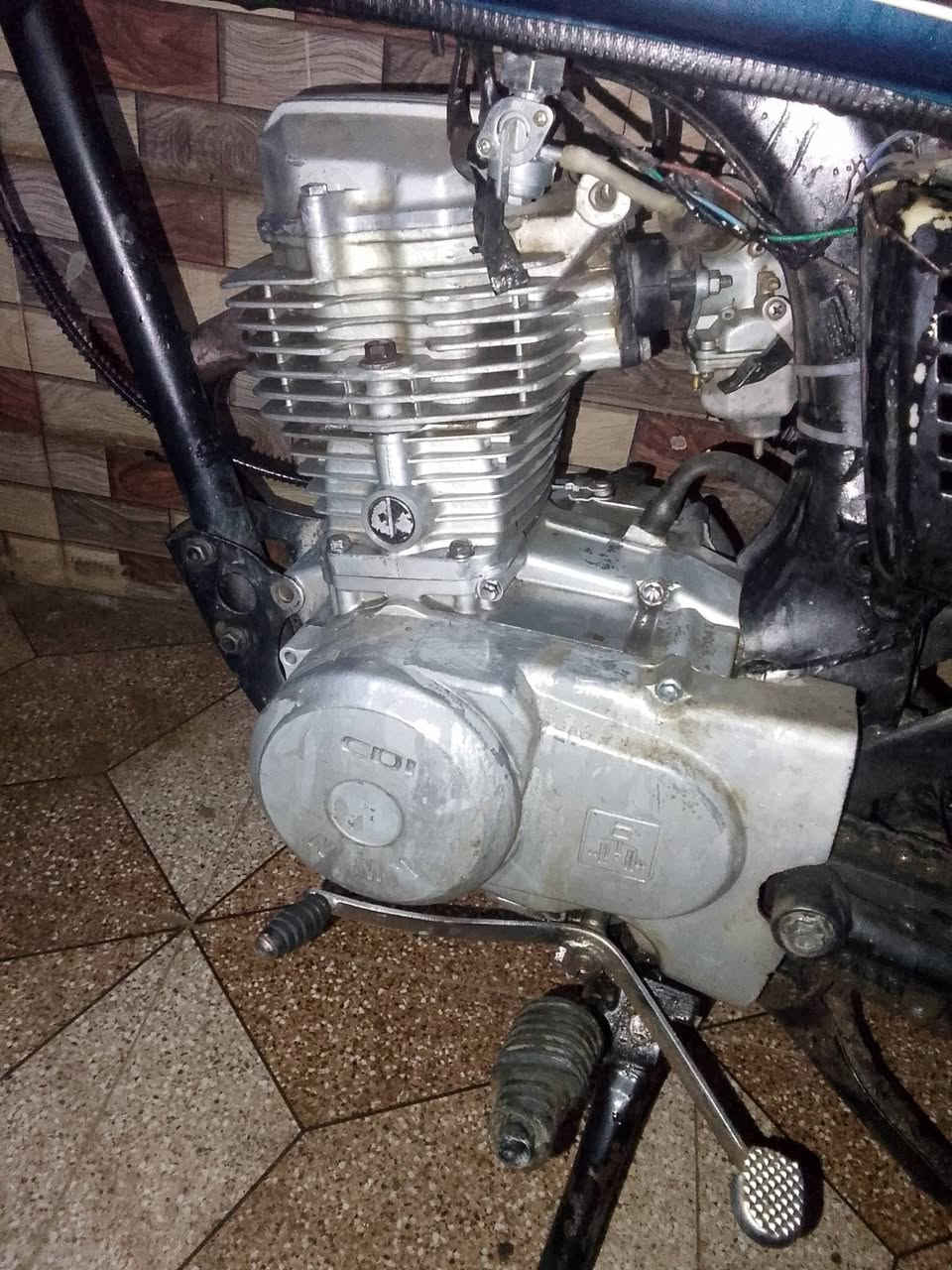 السلام عليكم اخوان دراجه نامه 22رياضي محركها 3احرف شلعه ومعدل خير من الله يرادلها بس قبق كلج لان بي نضوح السعر 225وبيها مجال *********** العنوان بعقوبه المفرق حجي ناصر
