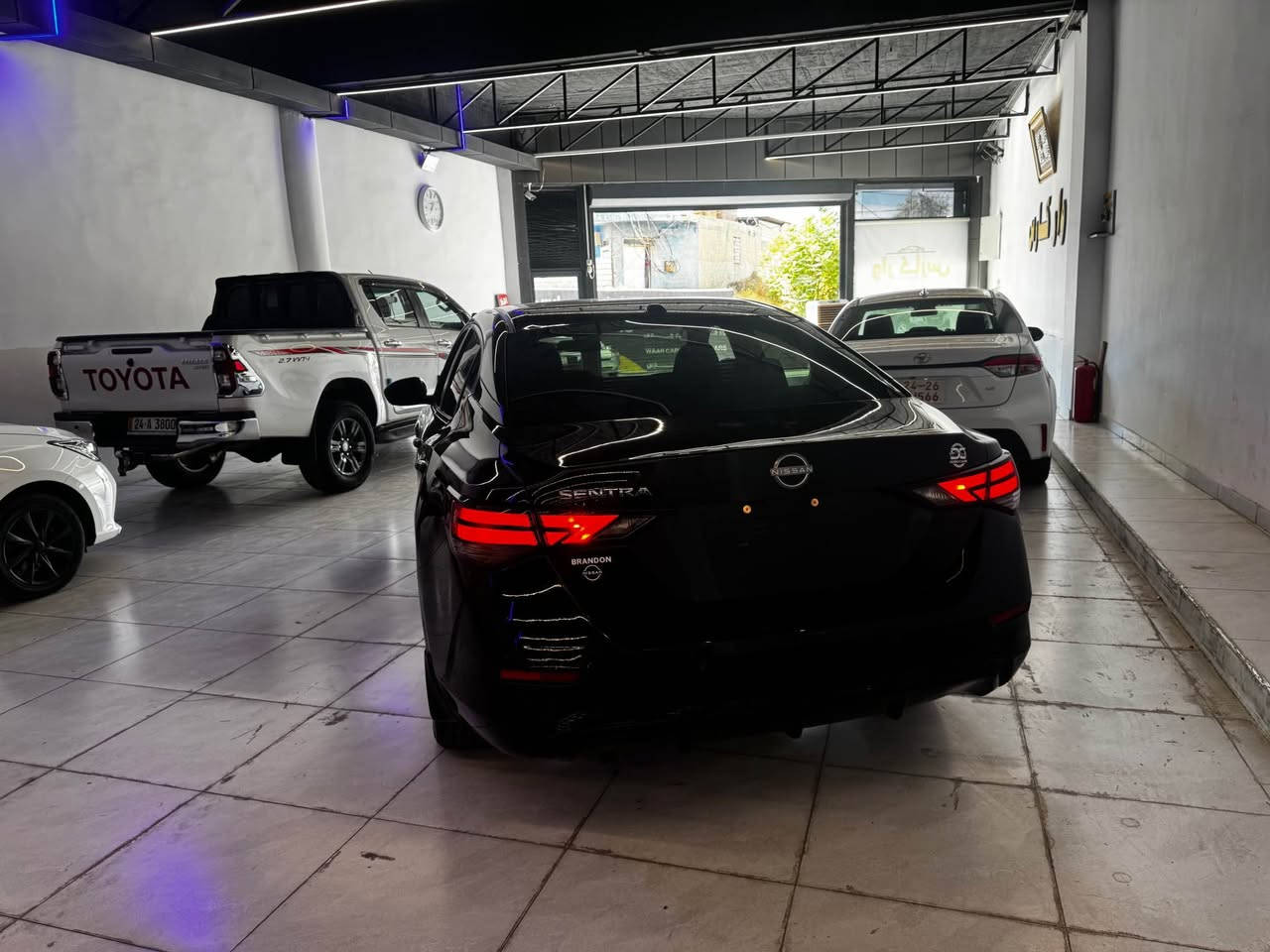 نيسان سنترا 2025Svماشي 5000 آلاف ضررها فقط نصف جاملخ خلفي بدون دواخل سعر 13800$. ***********.        *********** دهوك, العراق

نص مكتوب في الصور:
- 3N1AB8CV8SY413185