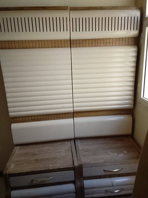 سلام عليكم غرفة نوم تركيه مستعمل للبيع ست قطع بس جربايه مابيه السعر 250وبيه مجال قليل شراي يتصل على الرقم ***********
