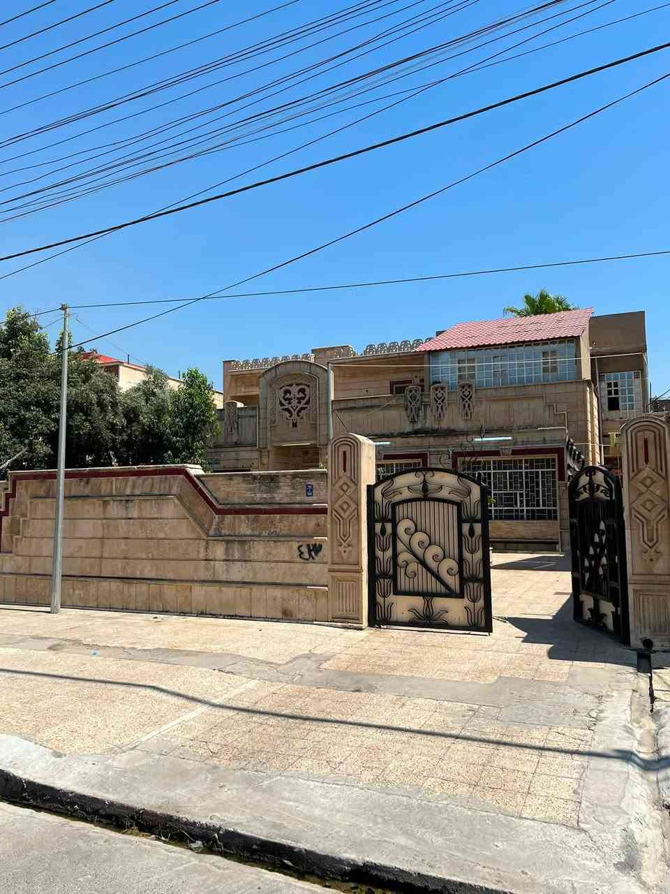 🛑عقار للبيع من :
🛑عروض مكتب ((العلاف)) لتجارة العقارات 🌟

🏠دار للبيع أو للإيجار مساحة 600 متر الواجهة 20 متر ✨

🔴طابقين بناء قديم بحساب ارض ⚡️

1️⃣الطابق الاول : ثلاثة غرفة نوم + هول + استقبال + كراج + حديقة + مطبخ + صحيات 🚾

2️⃣الطابق الثاني : أربعة غرفة نوم + هول + سطح + صحيات 🚾

📄سند سكني ملك صرف / شرط القرار التمليك والتحويل 

❌لانتعامل برفع سعر العقار عن سعرة الآصلي نجمع البايع بالمشتري مباشرتأ _ لا نوقف البيعة بخلاف عن الدالية

🛑موقع مميز جداً 💥

🌍الموقع / حي الزراعي قرب (( لأرينا ماركت )) 🏭

🛑يقع على شارع 20 متر تبليط 💥

للأستفسار

⏮️مراجعة مكتب العلاف لتجارة العقارات 🌟

أو الاتصال

☎️ أسيا ***********

أو

☎️ كورك ***********

⏪️مع العلاف للعقار استثمارك في آمان ⭐️

🌐عنوان المكتب / الموصل _ حي الزراعي قرب جسر السويس 🔥

📌نستقبل عقاراتكم وطلباتكم العقارية .
